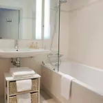 Hotel Apollinaire Paris