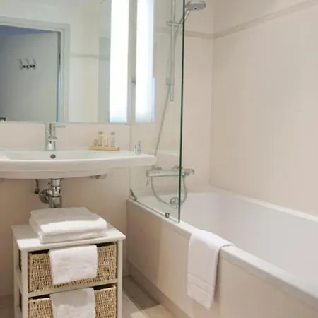 Hotel Apollinaire Paris