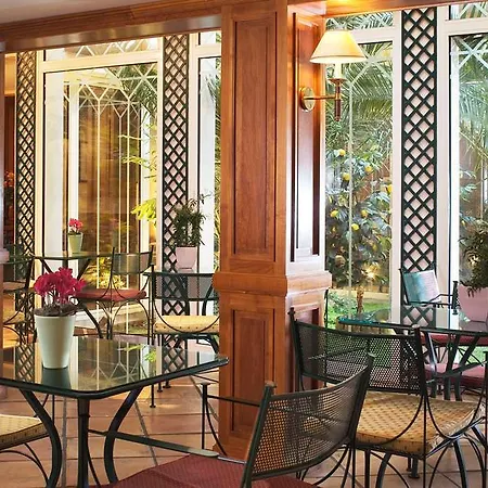 أبولينير فندق باريس