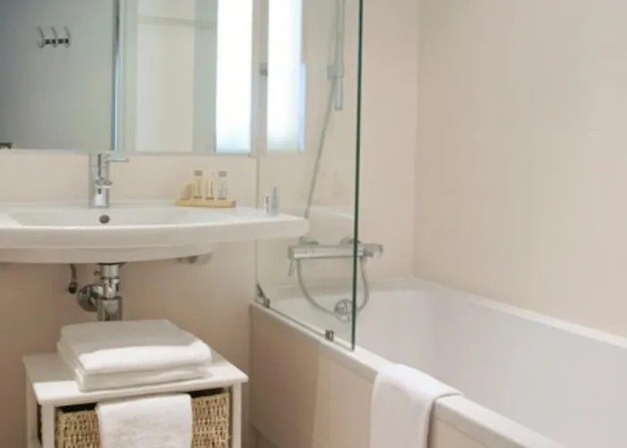 Hotel Apollinaire Parijs