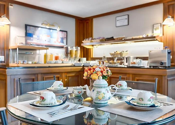 Hotel Apollinaire Paris