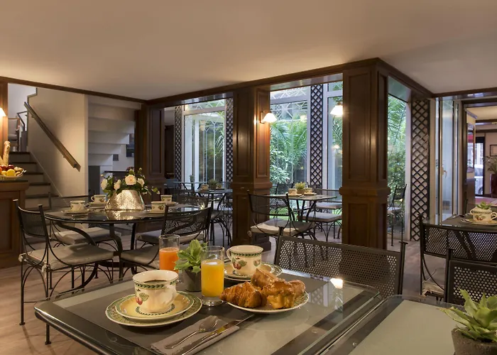 Apollinaire Hotel Parijs