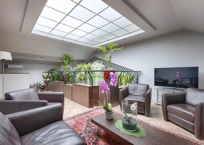 Apollinaire Hotel Parijs